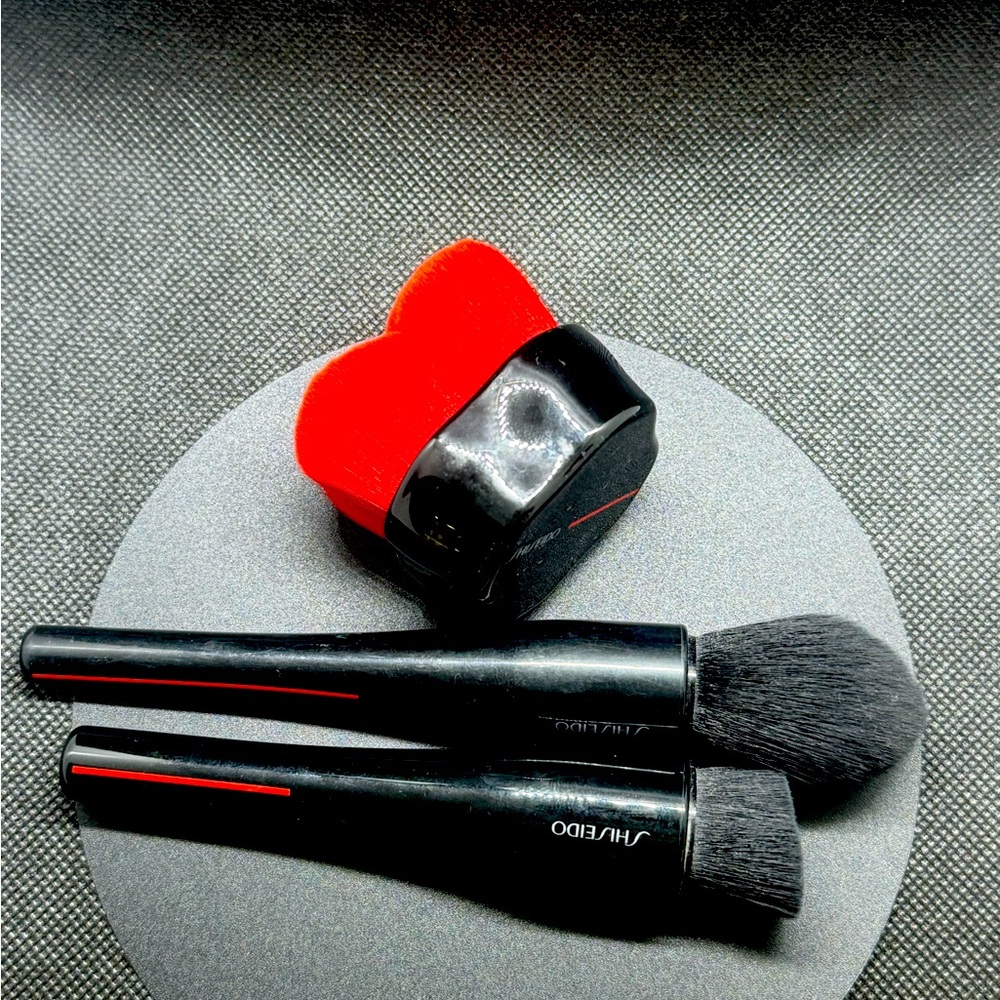 Makeup brushes shiseido